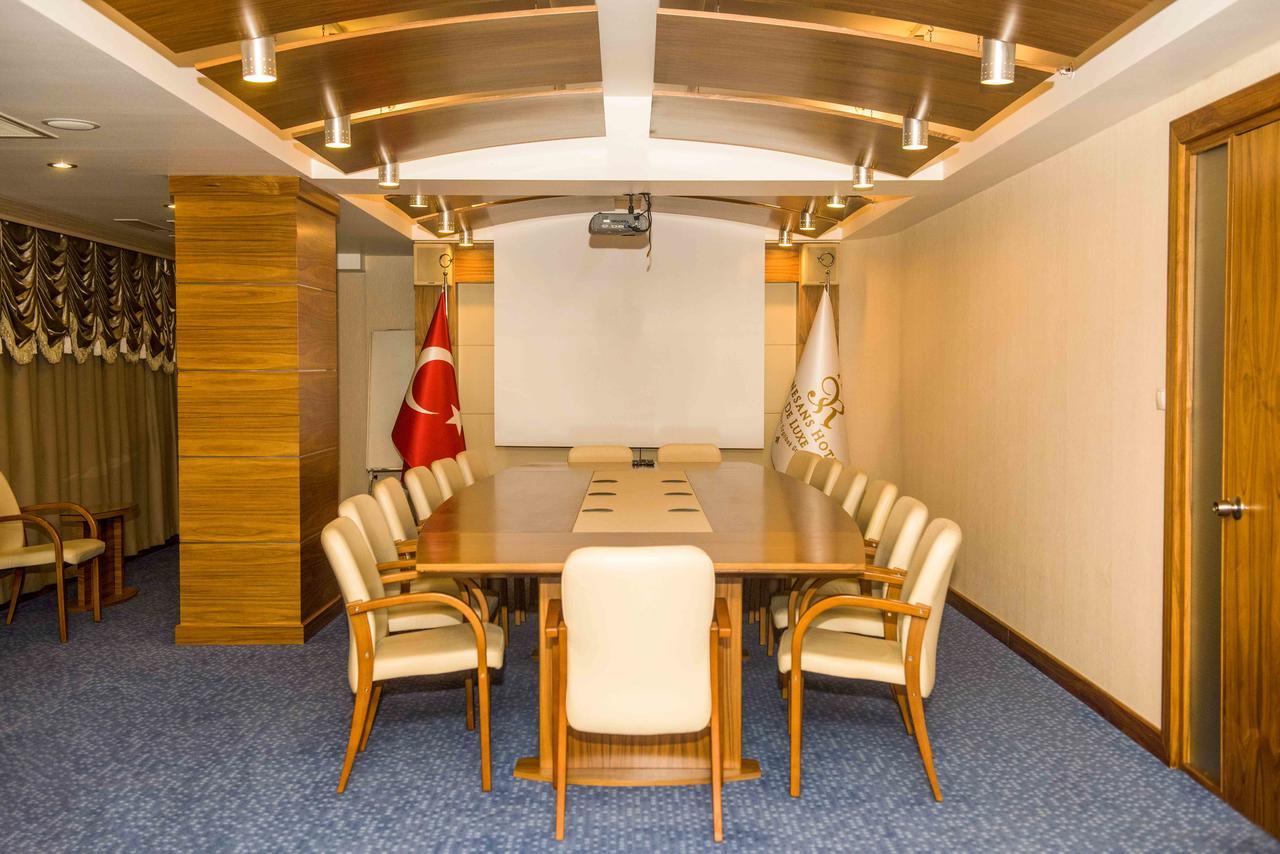 Ozgobek Ronesans Hotel De Luxe Uşak Eksteriør billede
