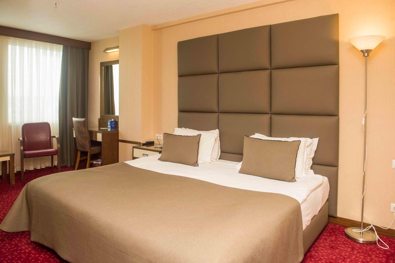 Ozgobek Ronesans Hotel De Luxe Uşak Eksteriør billede
